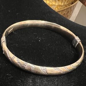 Sterling silver + 1/20 14k AU
Bangle bracelet